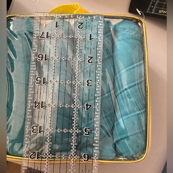 The Sleep Styler Foam Rollers Curlers - Blue 8ct Large (6 inch) Rollers - Picture 10 of 11